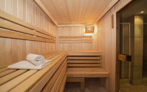 Sauna i SPA: Kompletny przewodnik. Zdrowie, uroda i relaks.