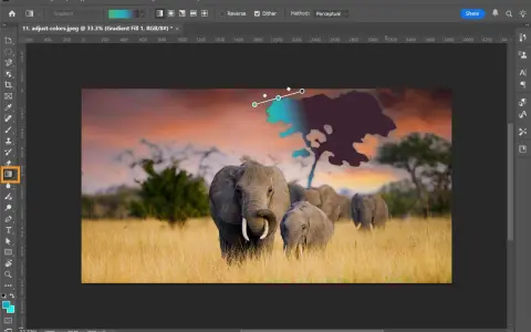 Słoń w Photoshopie z nałożonym gradientem na tle.