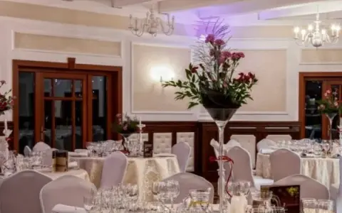Dworek Modrzewiowy Tarnów: Wesele, konferencje i elegancja. Sprawdź!