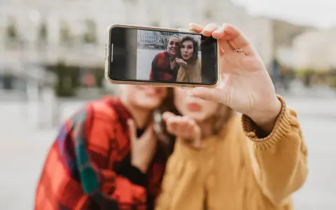 Zdjęcia z telefonu u fotografa: Jak wywołać perfekcyjne odbitki?
