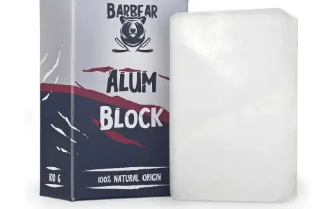 Bloque de piedra de alumbre de origen natural, ideal para el cuidado post-afeitado.