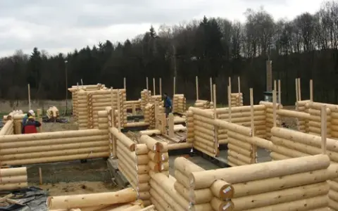 Jaka grubość bala na dom całoroczny, aby uniknąć wysokich kosztów ogrzewania?