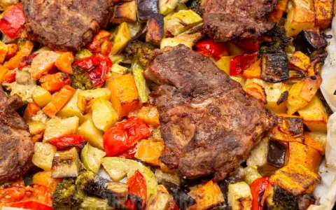 Jak zamarynować karkówkę na obiad, aby była soczysta i aromatyczna