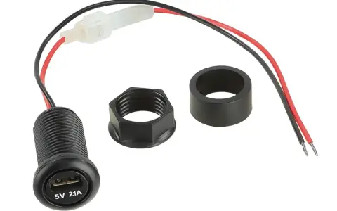 En svart usb adapter bil med sladdar och muttrar. Perfekt för att ladda din telefon på resan.