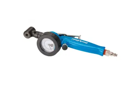 Gonfleur de pneu bleu avec manomètre.