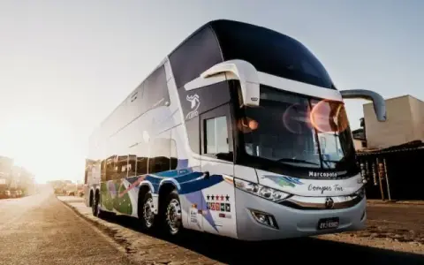 Ile za kilometr autokar? Sprawdź, jak uniknąć wysokich kosztów