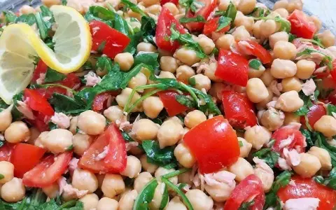 Insalata di Ceci: Ricetta Facile, Veloce e Nutriente
