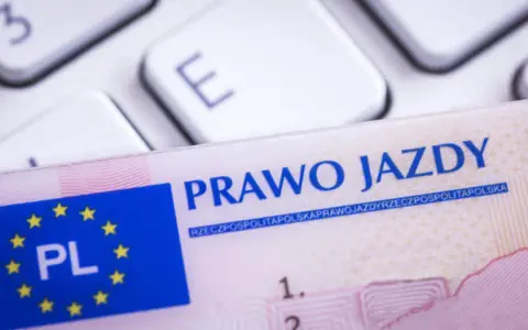 Czy można jeździć bez prawa jazdy po terenie prywatnym? Sprawdź zasady