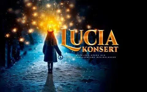 En flicka med ljuskrona går genom en snöig skog mot en "Lucia konsert".