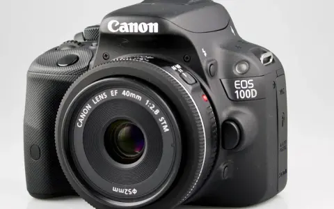 Canon 100D w 2026: Czy ten budżetowy aparat ma sens dla początkujących?