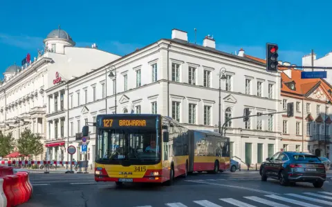 Autobus 127 Warszawa: Rozkład, Trasa i Aktualne Informacje