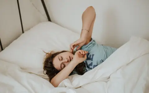 Niedobór witaminy B12 objawy psychiczne: nie bagatelizuj tych sygnałów