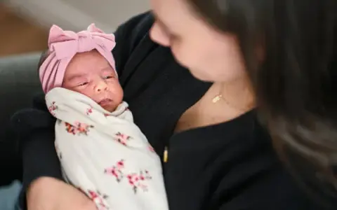 Jak zawinąć dziecko w pieluchę, aby zapewnić mu maksymalny komfort