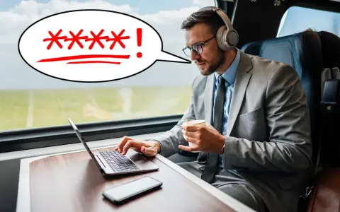 Biznesmen w pociągu próbuje połączyć się z intercity wifi, ale hasło jest nieprawidłowe.
