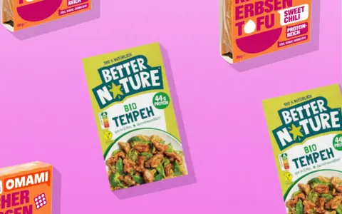 Bio Tempeh von Better Nature, eine proteinreiche, vegane Mahlzeit, die schnell zubereitet ist. Was ist Tempeh? Ein fermentiertes Sojaprodukt.