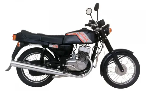 Czarna Jawa 350 TS Twin Sport, klasyk z lat 80. z silnikiem o mocy ok. 26 KM, gotowa na nowe przygody.