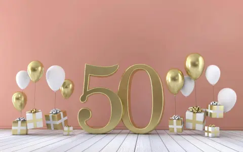 Złota liczba 50 otoczona balonami i prezentami. Idealne tło na życzenia na 50 urodziny.