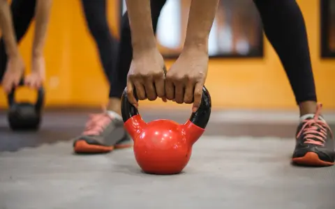 Twój pierwszy CrossFit: Jak zacząć, ile kosztuje i co musisz wiedzieć?
