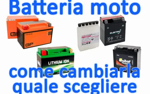 Diverse batterie per moto, incluse quelle senza manutenzione che si possono ricaricare, pronte per essere cambiate o scelte.