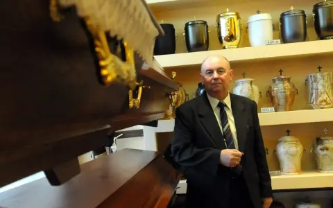 Ile kosztuje pogrzeb z kremacją? ZUS 7000 zł - czy to wystarczy?