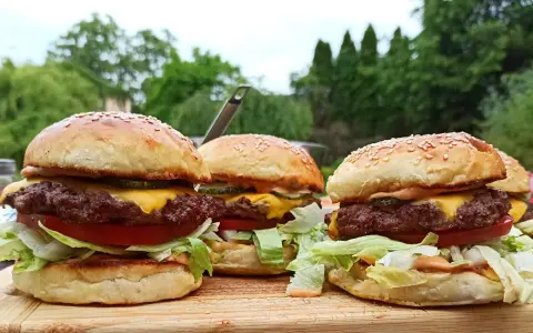 Jak wygląda idealny hamburger? Sekrety mistrzów i błędy do uniknięcia