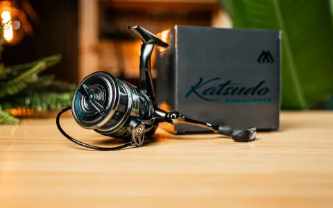 Kołowrotek Katsudo Force 3 forma, gotowy do akcji. Elegancki design i solidna konstrukcja.