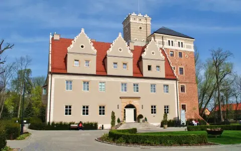 Zamek w Krobielowicach, jedna z atrakcji do 30 km od Wrocławia, zaprasza do zwiedzania.