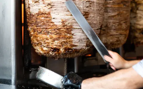 Kebab na czarnej liście dietetyków? Poznaj prawdę o składzie!