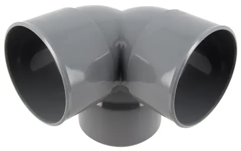 Un coude 1/2 femelle femelle gris en PVC, prêt à connecter deux tuyaux pour un système de plomberie.