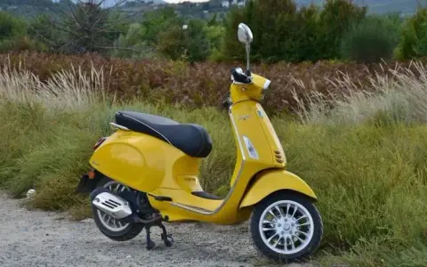Jakie uprawnienia na motorower? Sprawdź, co musisz wiedzieć!