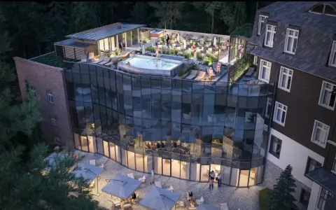 Nowoczesny hotel Sanssouci Karpacz, kiedy otwarcie? Relaks na dachu z basenem i widokiem na las.