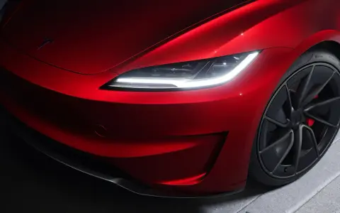 Tesla ile do setki? Zaskakujące osiągi różnych modeli Tesli