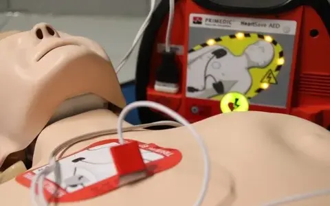 Czy szkolenie z pierwszej pomocy jest obowiązkowe w Twojej pracy?