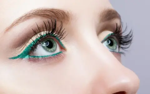 Grüne Augen schminken: Profi-Tipps für Ihren Wow-Effekt