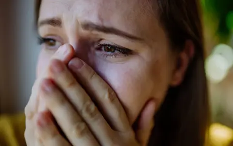 Stres a TSH i fT4: Jak kortyzol zmienia wyniki tarczycy?