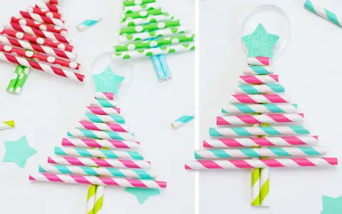 Alberi di Natale colorati realizzati con cannucce di carta, perfetti per lavoretti di Natale con piatti di plastica. Decorazioni fai-da-te scintillanti.