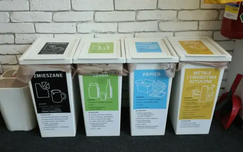 Pojemniki do segregacji odpadów: zmieszane, szkło, papier, metale i tworzywa sztuczne. Gdzie wyrzucić długopis? Do zmieszanych.