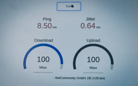Speedtest zeigt 100 Mbps Download/Upload, Ping 8.50 ms. So schnell ist schnelles Internet!