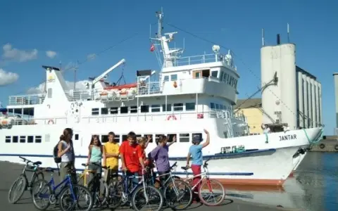 Ile płynie prom na Bornholm? Czas rejsu z różnych portów