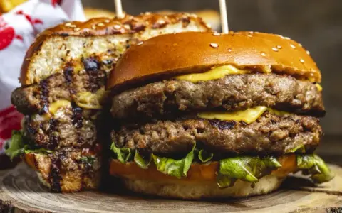 Czym się różni hamburger od burgera? Odkryj zaskakujące różnice