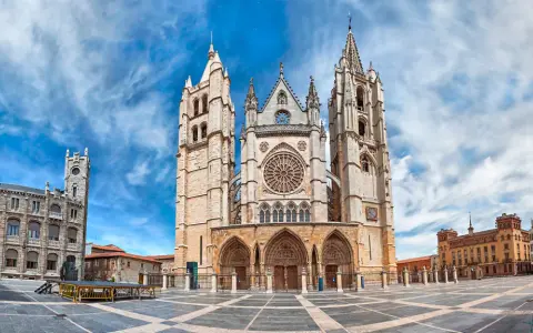 Los mejores lugares que visitar en León para no perderse la magia