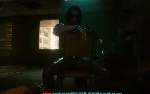 Hombre con implantes cibernéticos, sentado en una silla, en un ambiente oscuro. El futuro distópico evoca **cerebros destruidos cyberpunk**.