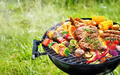 Jak rozpalić grill jednorazowy? Pełny przewodnik krok po kroku