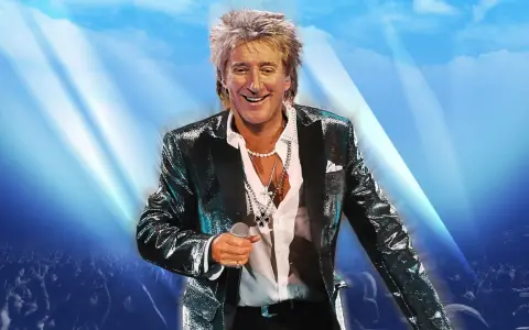 Rod Stewart i Stockholm, glittrig kavaj och mikrofon i hand, framför en jublande publik under strålkastarljus.