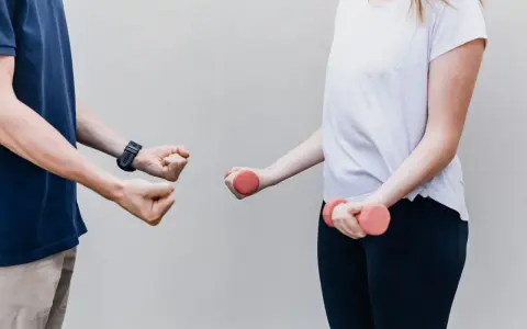 Kiedy do fizjoterapeuty? Poznaj 7 sygnałów, których nie ignoruj
