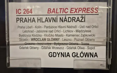 Rozkład jazdy pociągu IC 264 Baltic Express z Gdańska do Pragi, z licznymi przystankami po drodze.