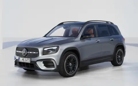 Szary Mercedes GLB 200 z brązowym wnętrzem, prezentujący nowoczesny design i komfort.