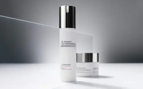 Dr. Susanne von Schmiedeberg Anti-A.G.E. Fluid und Cream. Die carnosin wirkung für normale und sensible Haut.