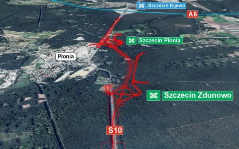 Trasa S10 prowadzi do Szczecina. Widoczne są drogowskazy na Szczecin Płonia, Szczecin Zdunowo i Szczecin Kijewo.