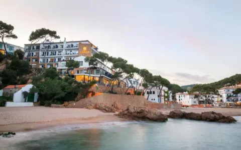 Hotel Hostalillo Tamariu: Vistas al mar y relax único en Costa Brava